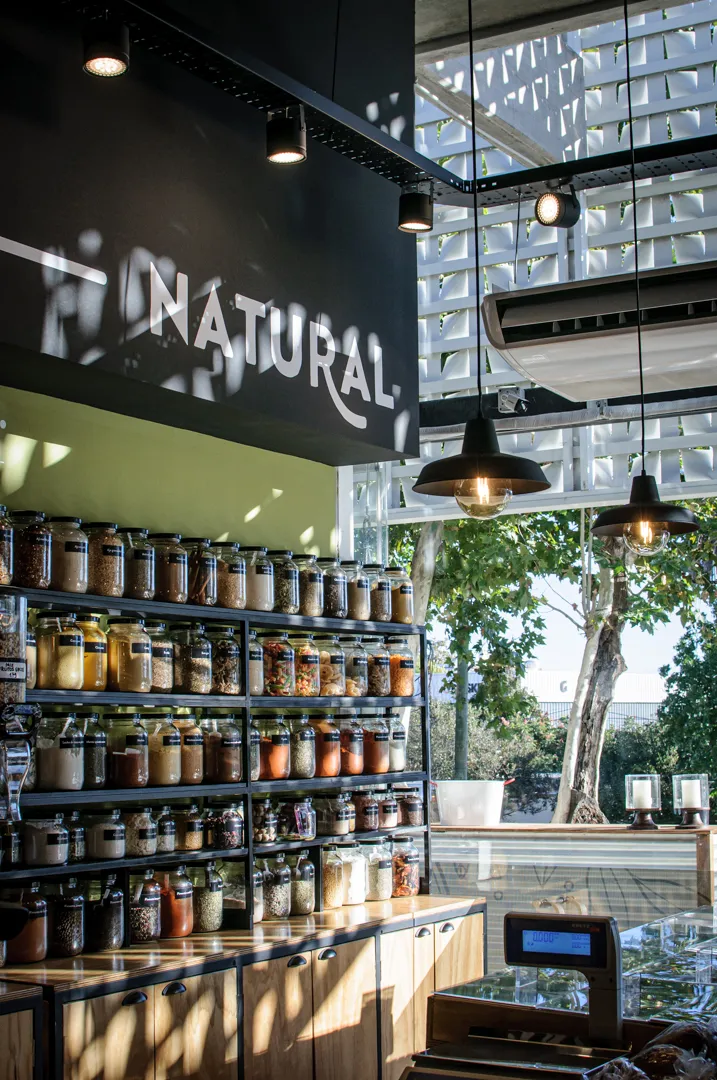 Tienda Eneldo, mercado natural con alimentos saludables y productos sin TACC. Totebag hecha con materiales reciclados