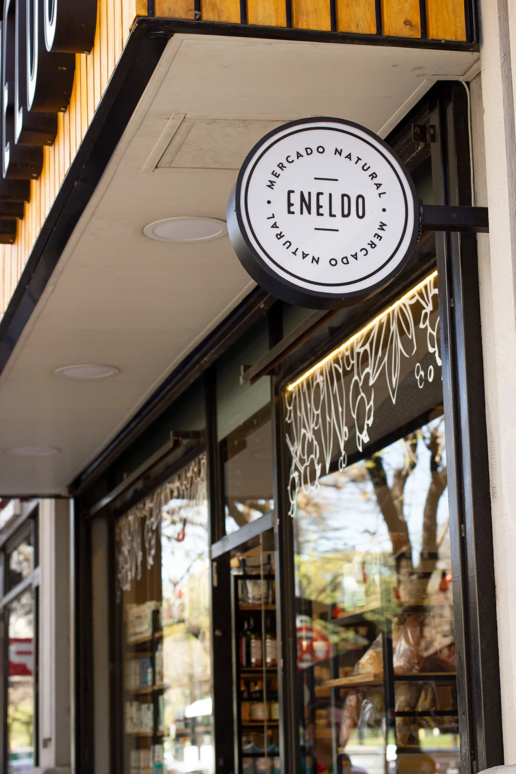 Tienda Eneldo, mercado natural con alimentos saludables y productos sin TACC. Totebag hecha con materiales reciclados